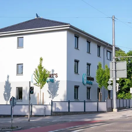 Henrys Sleeping Am Augsburger Eiskanal אכסניה *
