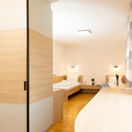 Hostel Henrys Sleeping Am Augsburger Eiskanal