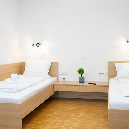 אכסניה Henrys Sleeping Am Augsburger Eiskanal *