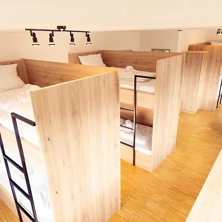 Hostel Henrys Sleeping Am Augsburger Eiskanal Augsburg