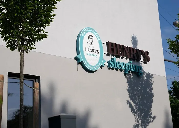 Henrys Sleeping Am Augsburger Eiskanal Augsburg